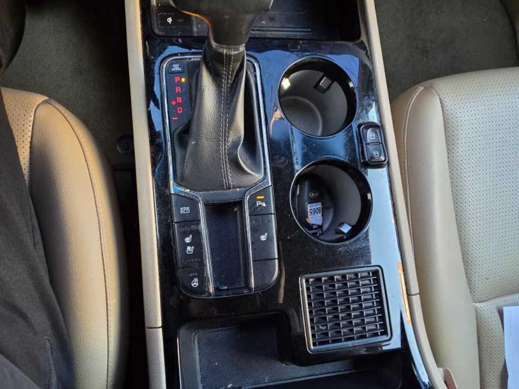 KIA Carnival - Vista 11