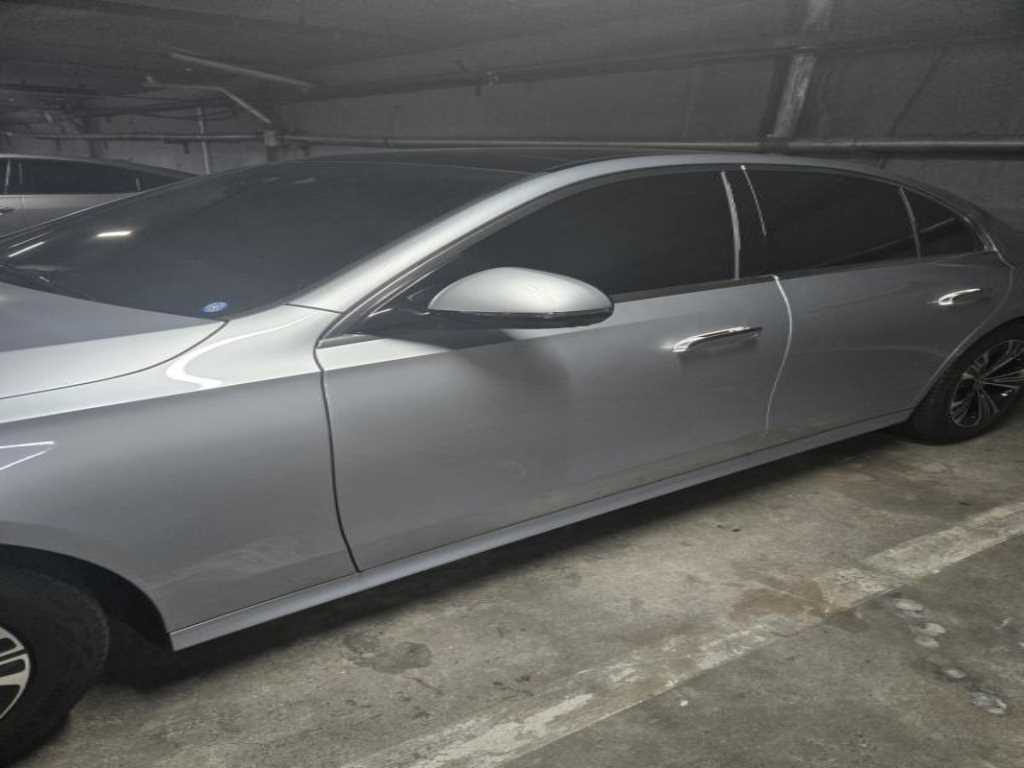 Mercedes Benz E class - Vista 5