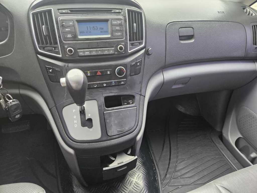 HYUNDAI Starex - Vista 12
