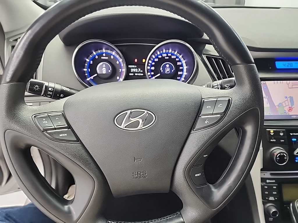 HYUNDAI Sonata - Vista 9