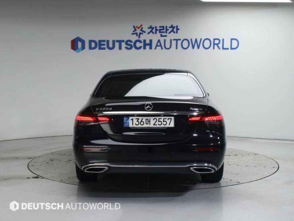 Mercedes Benz E class - Vista 4