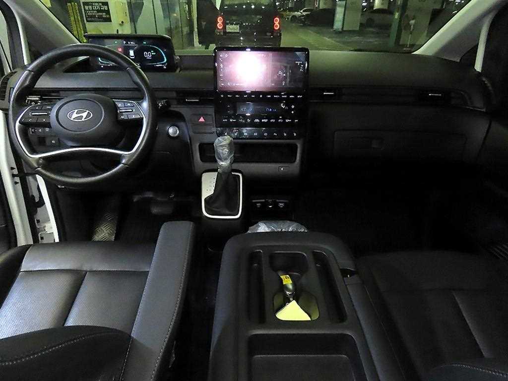 HYUNDAI Staria - Vista 10