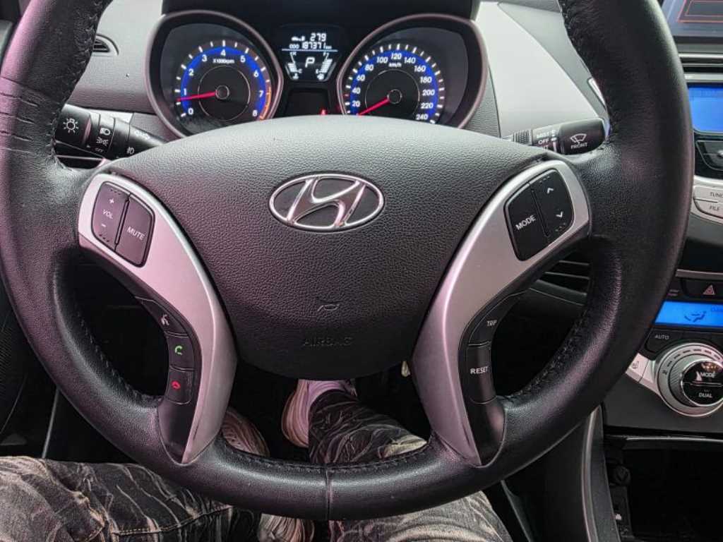 HYUNDAI Avante - Vista 7