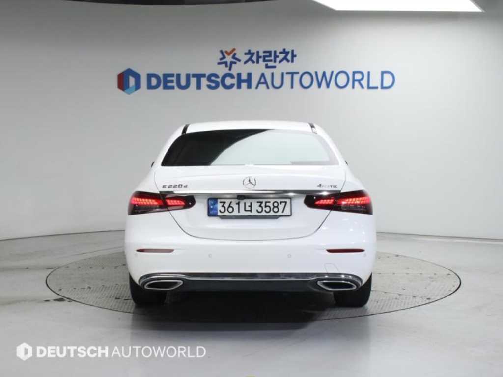 Mercedes Benz E class - Vista 4