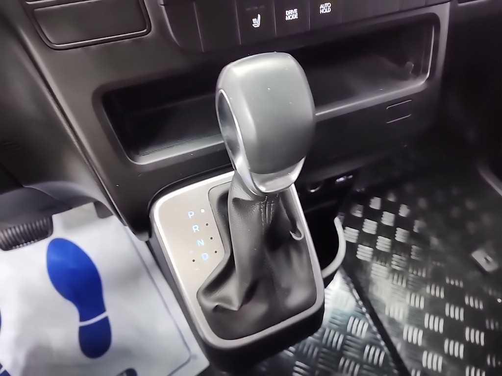 HYUNDAI Staria - Vista 8