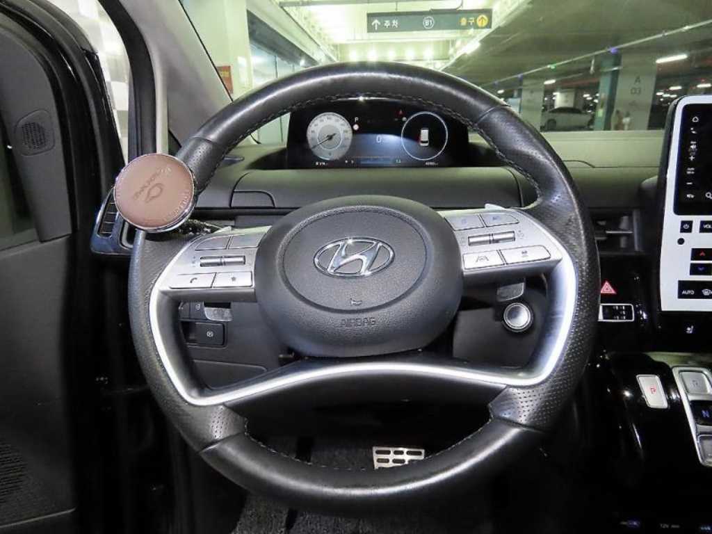 HYUNDAI Staria - Vista 8