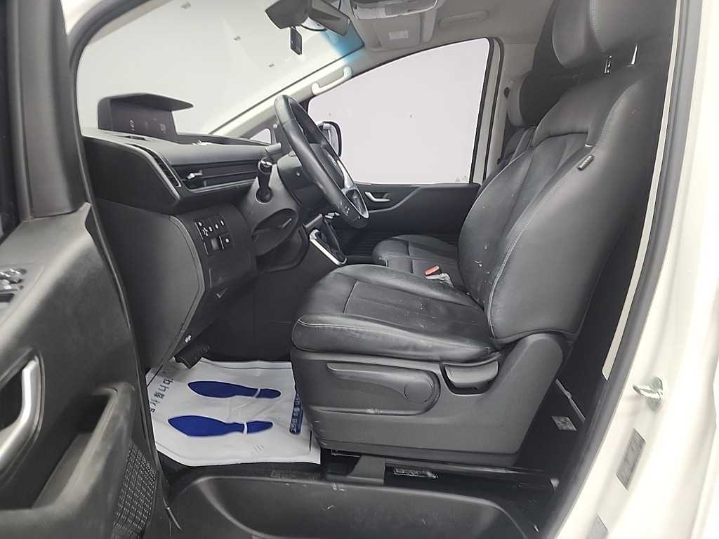 HYUNDAI Staria - Vista 11