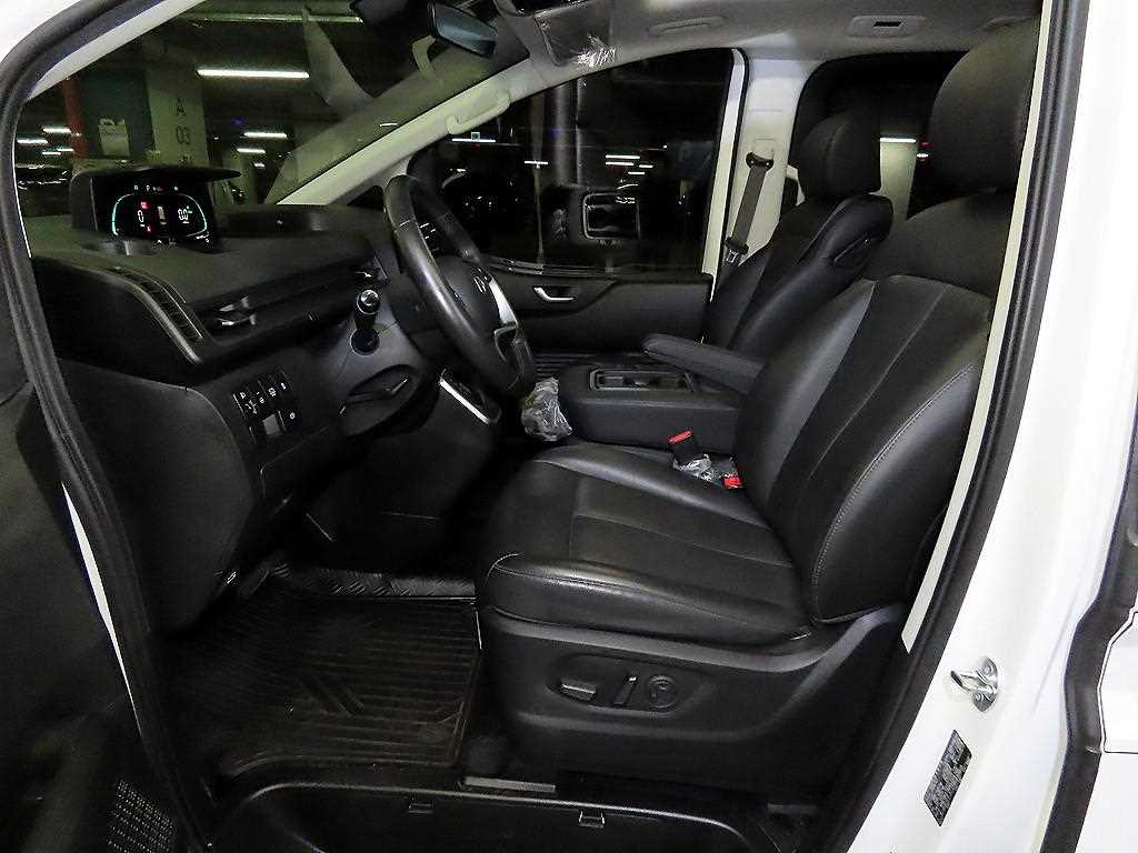 HYUNDAI Staria - Vista 6