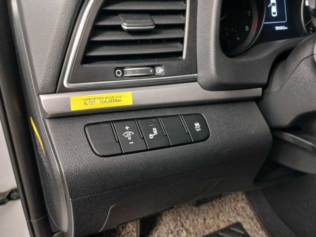 HYUNDAI Avante - Vista 12