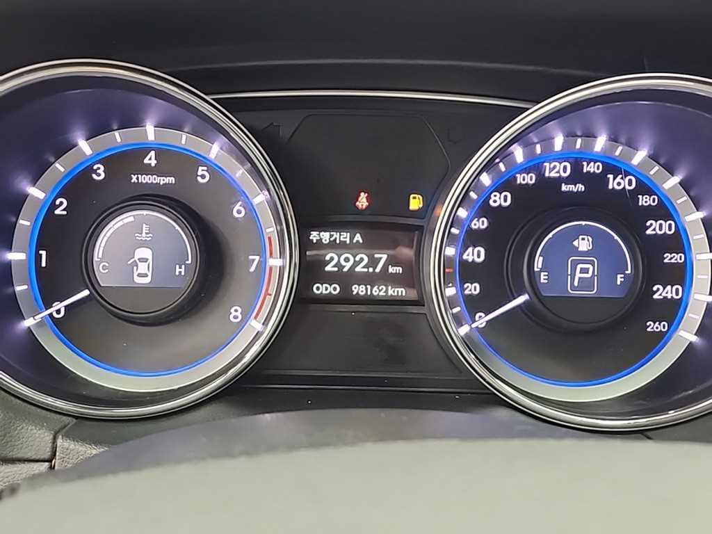 HYUNDAI Sonata - Vista 6