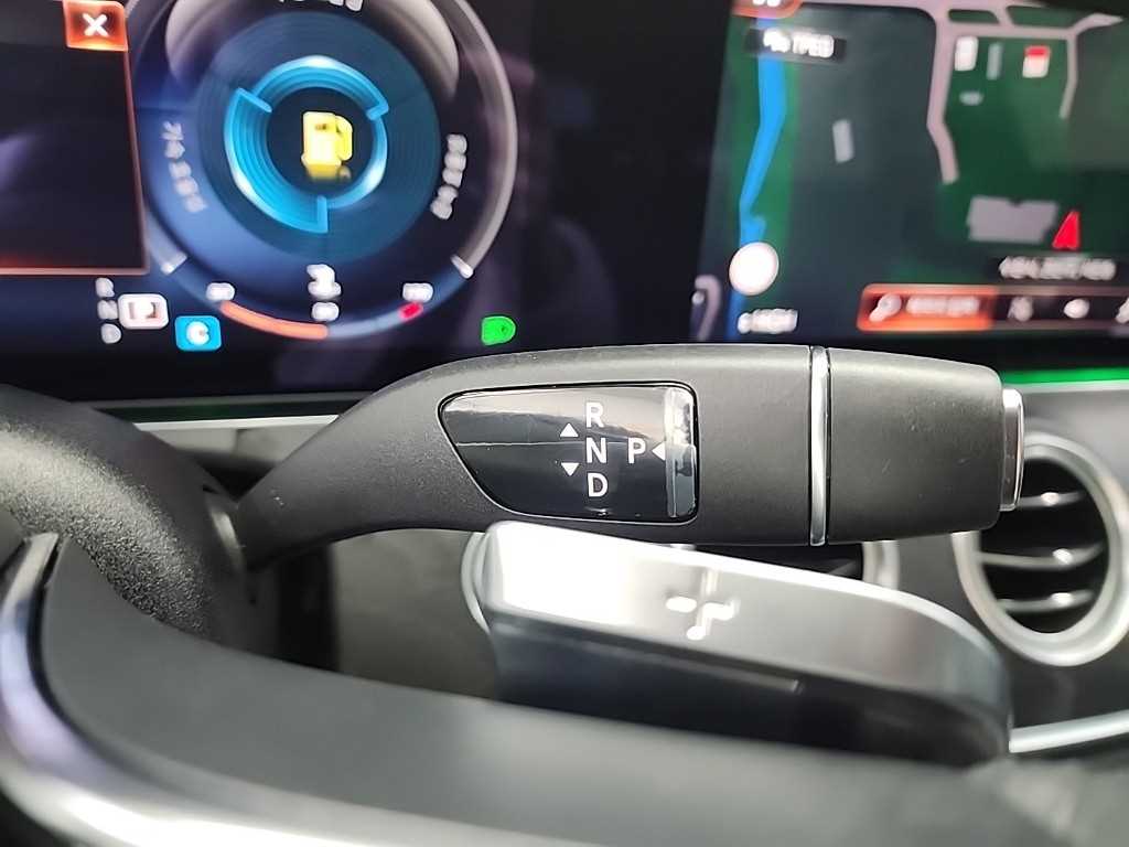 Mercedes Benz E class - Vista 8