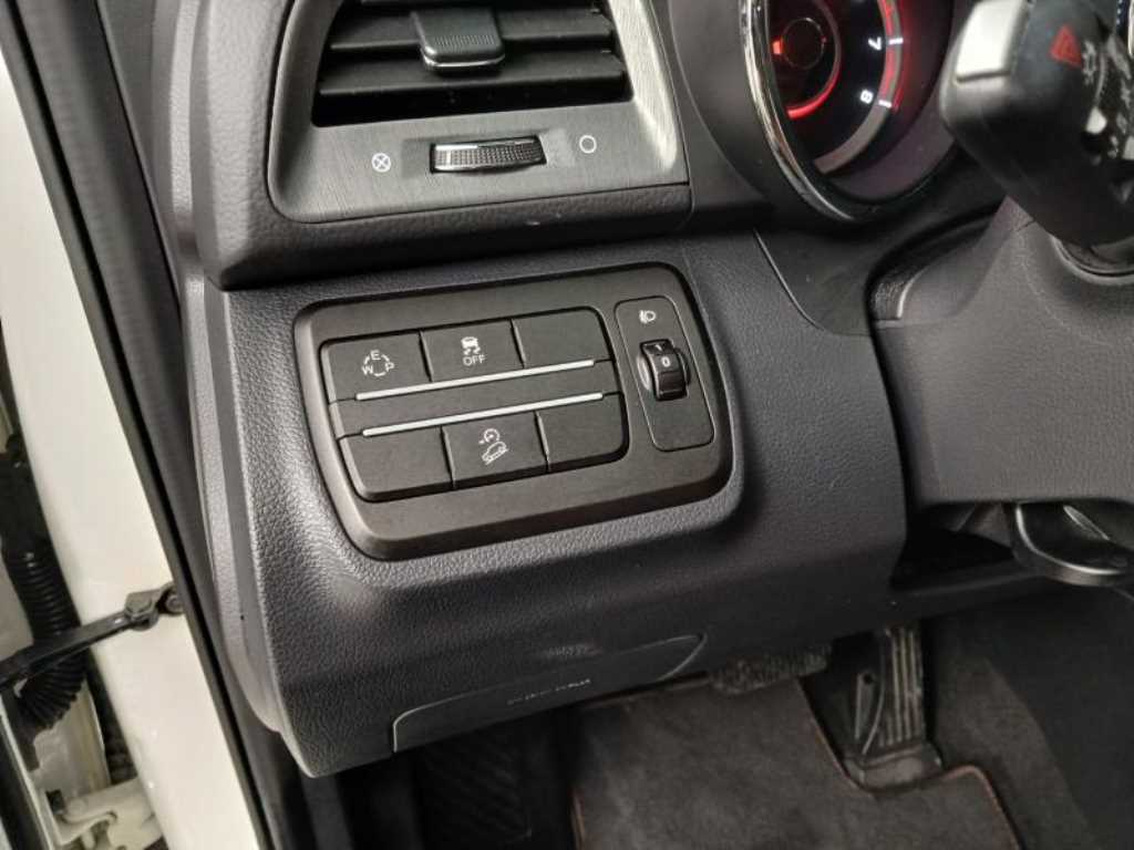 Ssangyong Tivoli - Vista 12