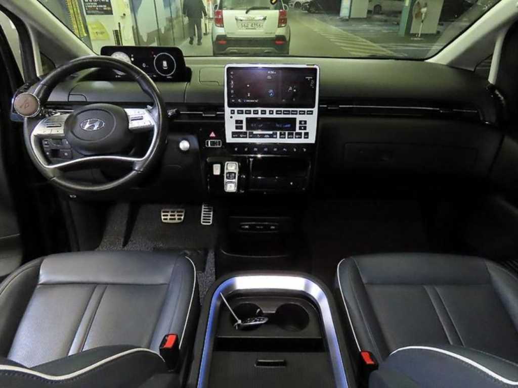 HYUNDAI Staria - Vista 10