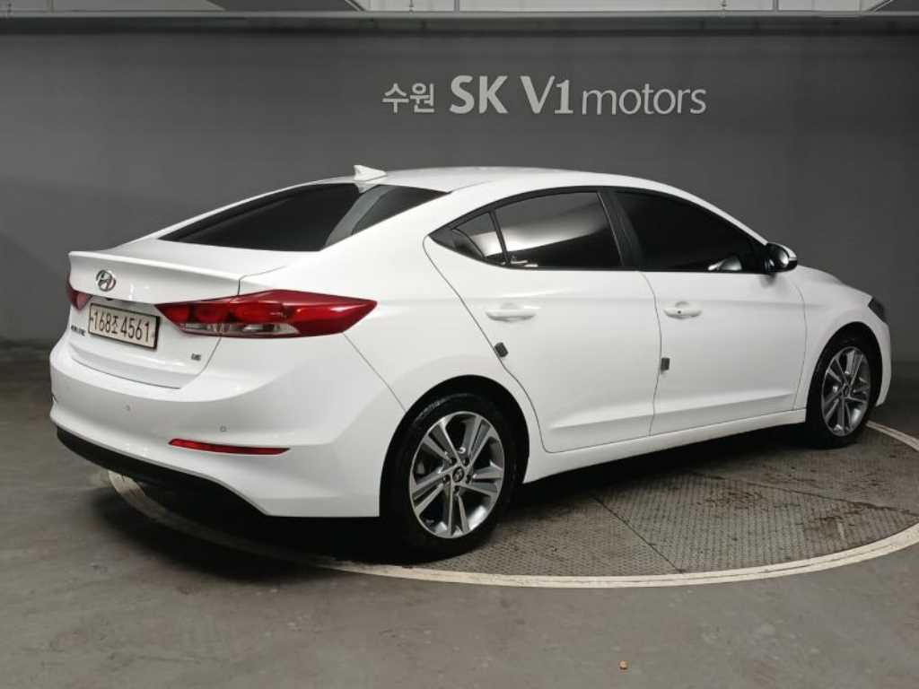 HYUNDAI Avante - Vista 4