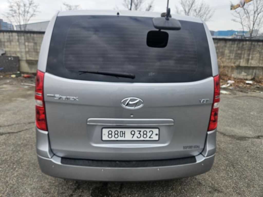 HYUNDAI Starex - Vista 4