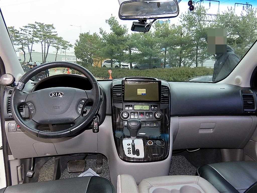 KIA Carnival - Vista 7