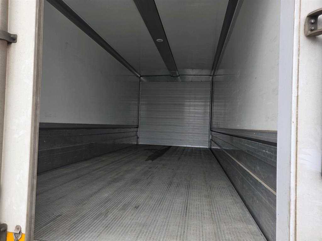 medium and large cargo truck - Vista 5