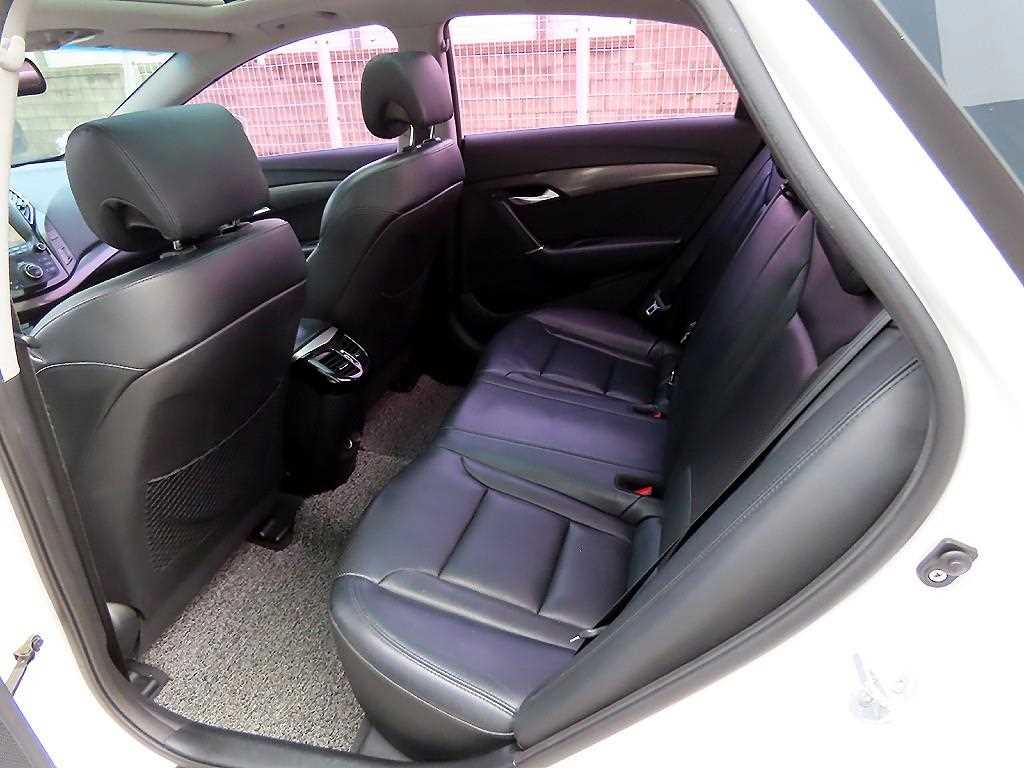 HYUNDAI i40 - Vista 6