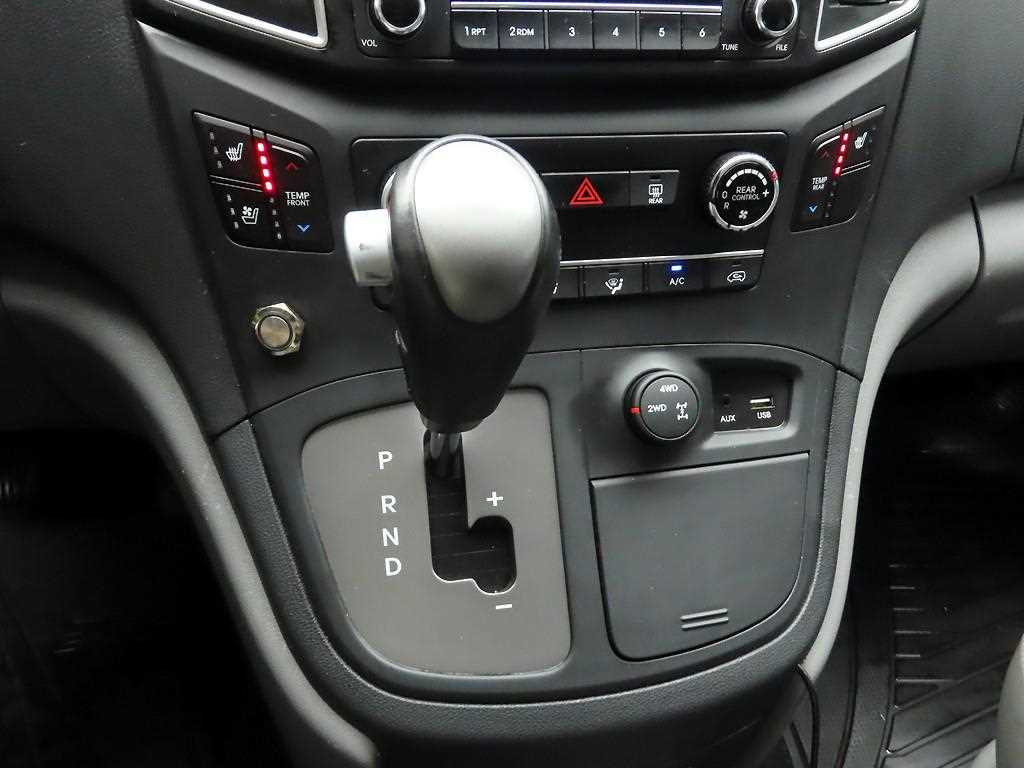 HYUNDAI Starex - Vista 11