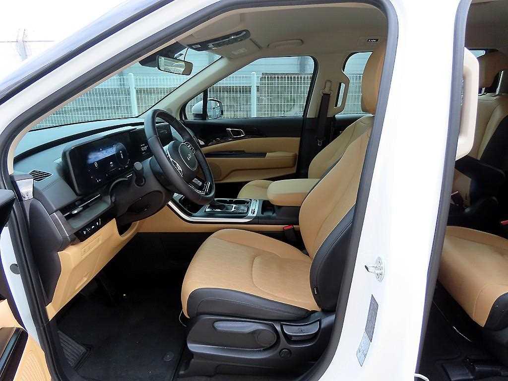 KIA Carnival - Vista 5