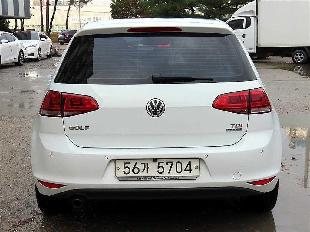 Volkswagen Golf - Vista 4