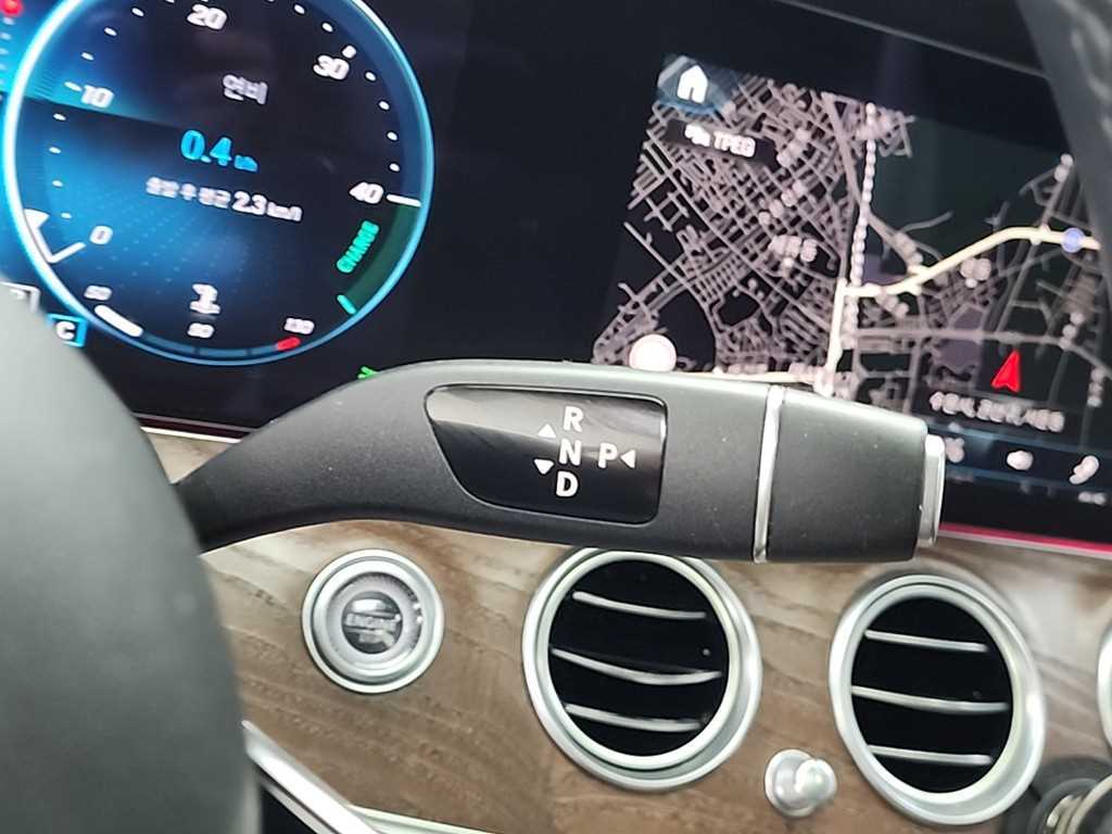 Mercedes Benz E class - Vista 8