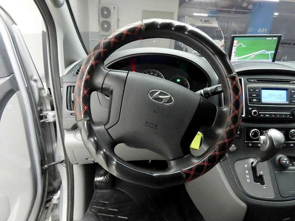 HYUNDAI Starex - Vista 8