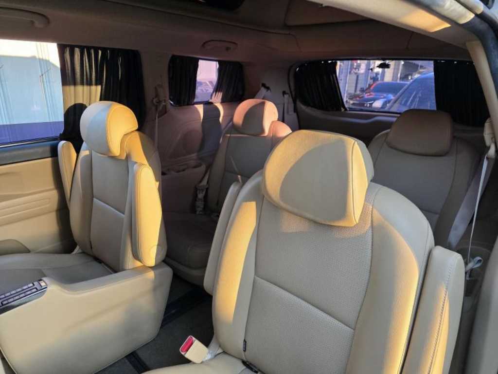 KIA Carnival - Vista 5