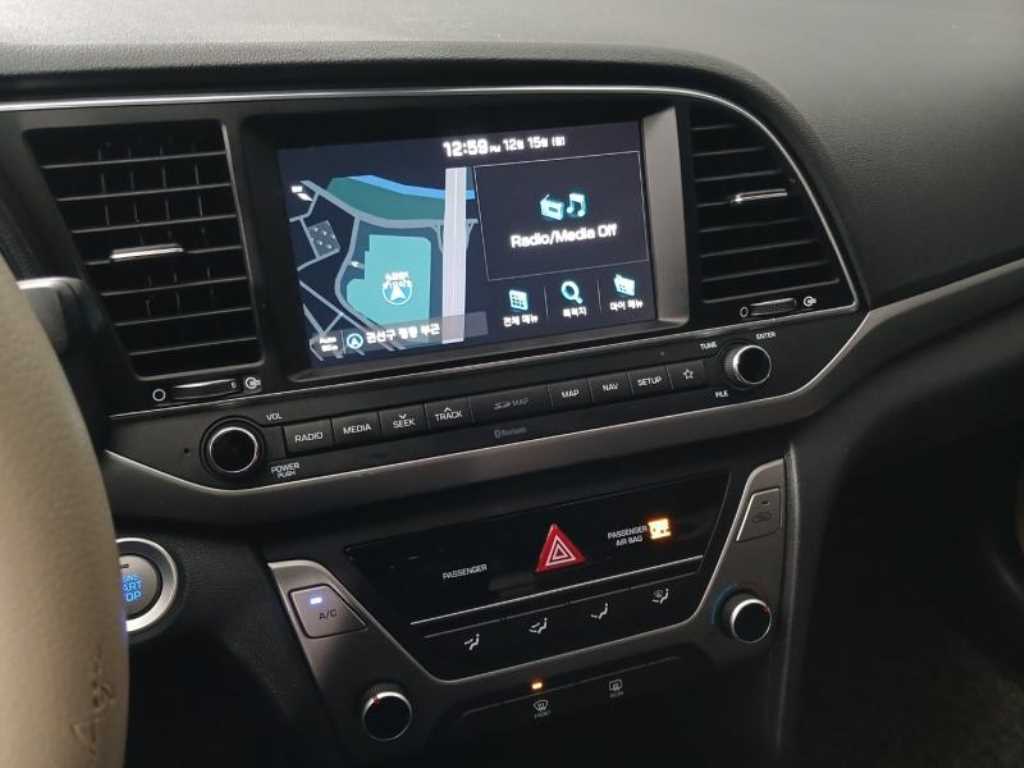 HYUNDAI Avante 2018 Blanco - Importación desde Corea - HF Imports Iquique - Foto 14