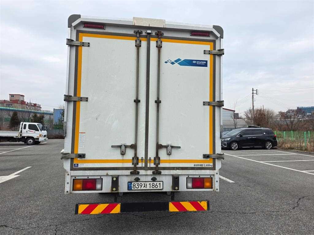 medium and large cargo truck - Vista 4