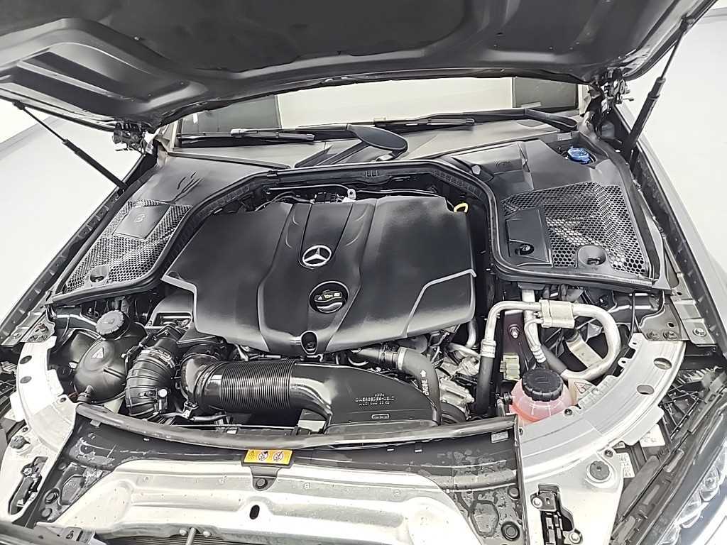 Mercedes Benz C Class - Vista 5