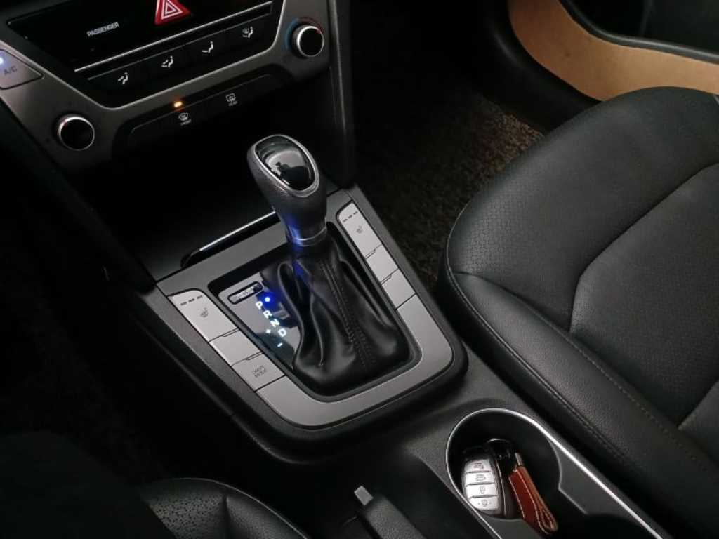 HYUNDAI Avante 2018 Blanco - Importación desde Corea - HF Imports Iquique - Foto 16