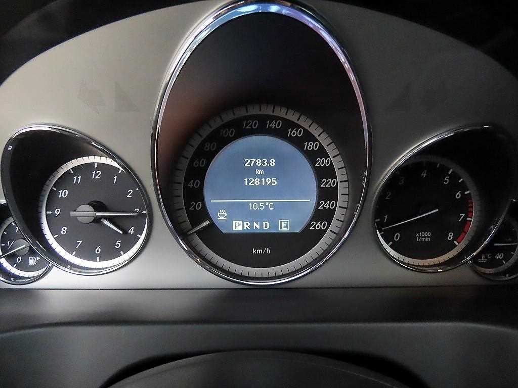 Mercedes Benz E class - Vista 9