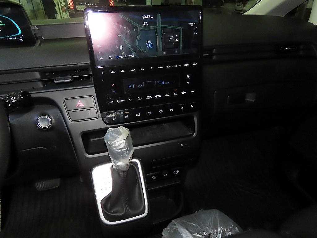 HYUNDAI Staria - Vista 11