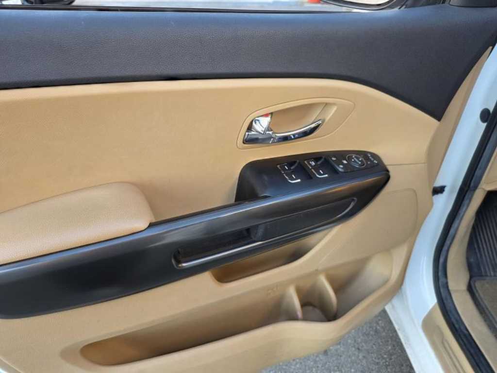KIA Carnival - Vista 4