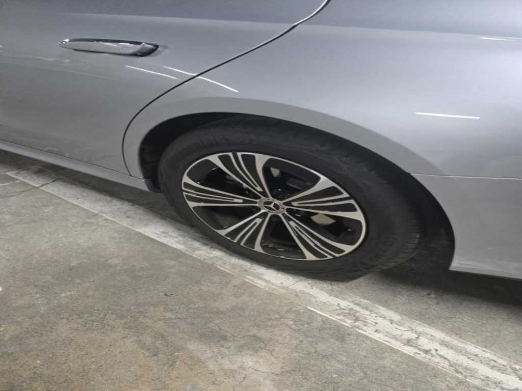 Mercedes Benz E class - Vista 7