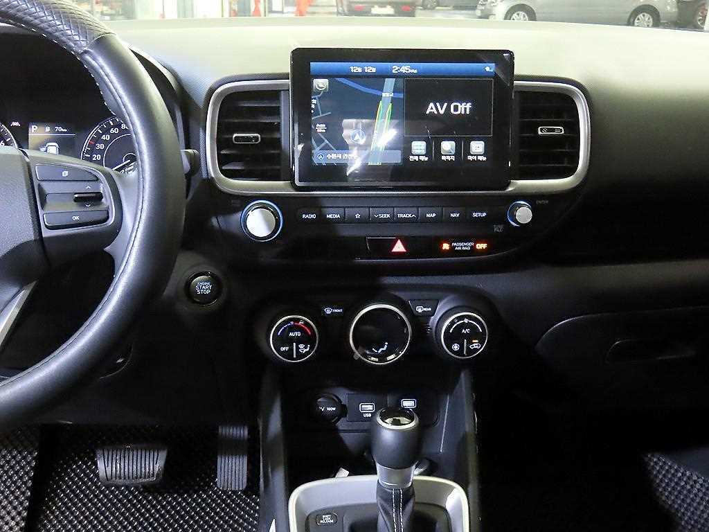 HYUNDAI Venue - Vista 11