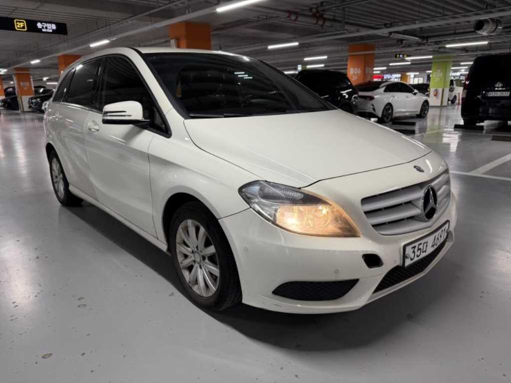 Mercedes Benz B Class (MY B) - Vista 4