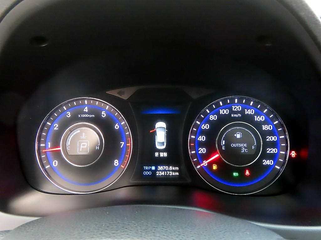 HYUNDAI i40 - Vista 9