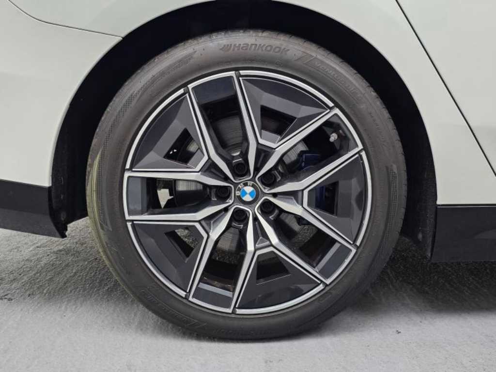 BMW 5 Series - Vista 5