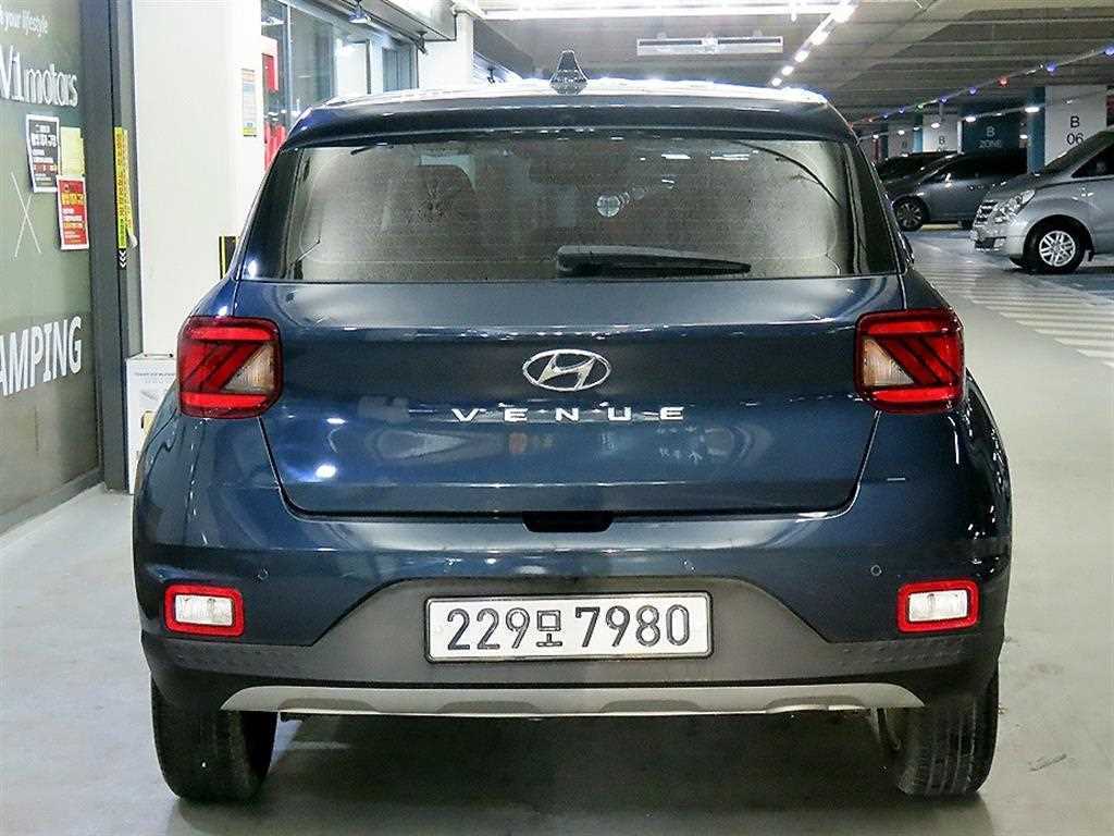 HYUNDAI Venue - Vista 5