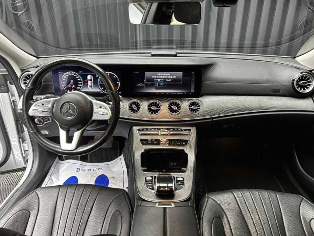 Mercedes Benz CLS Class - Vista 8