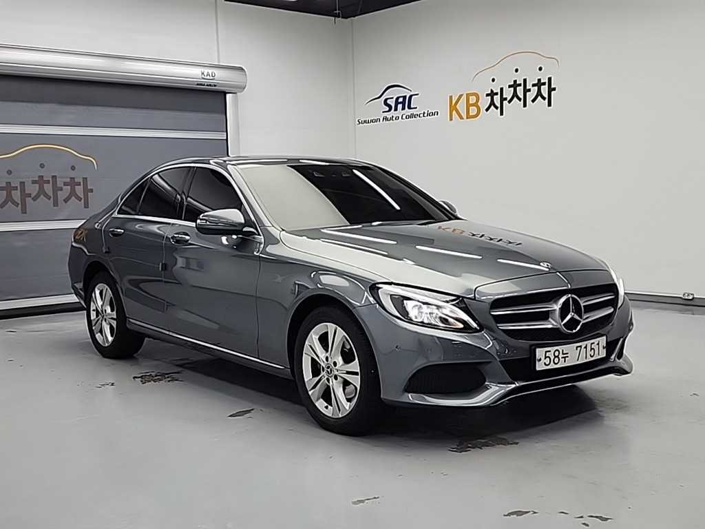 Mercedes Benz C Class - Vista 4