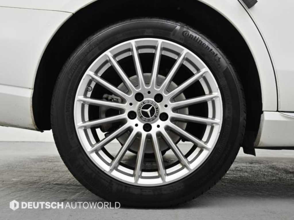 Mercedes Benz E class - Vista 5