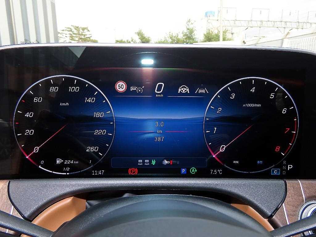 Mercedes Benz E class - Vista 9