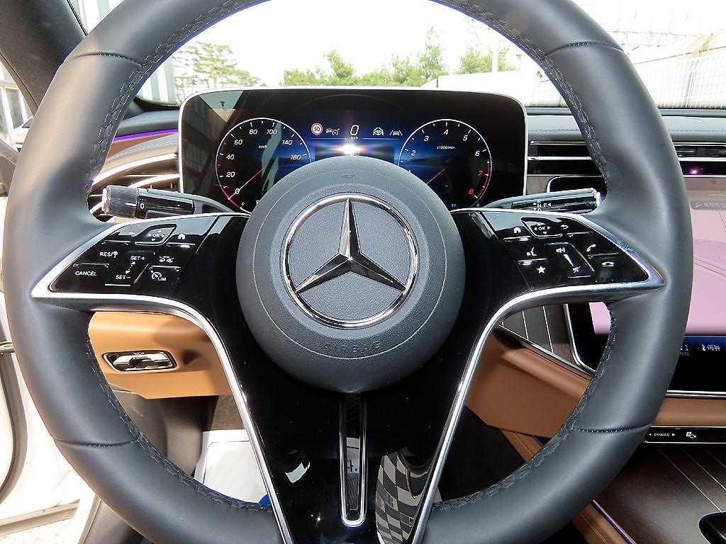 Mercedes Benz E class - Vista 8