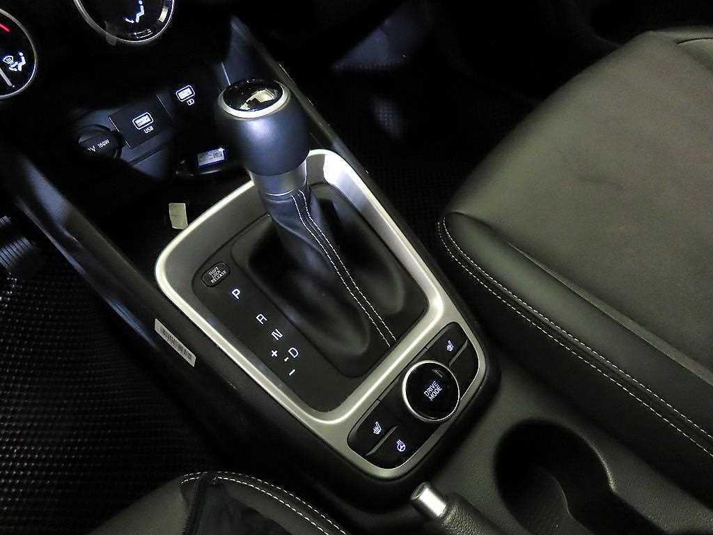 HYUNDAI Venue - Vista 12