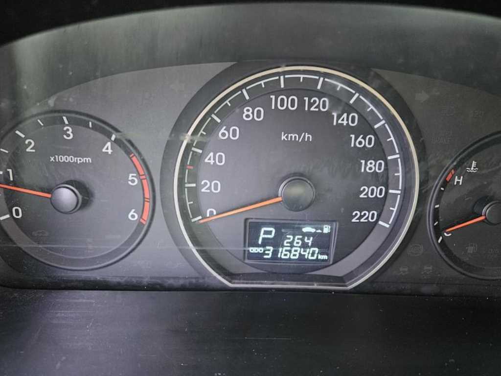 HYUNDAI Starex - Vista 7