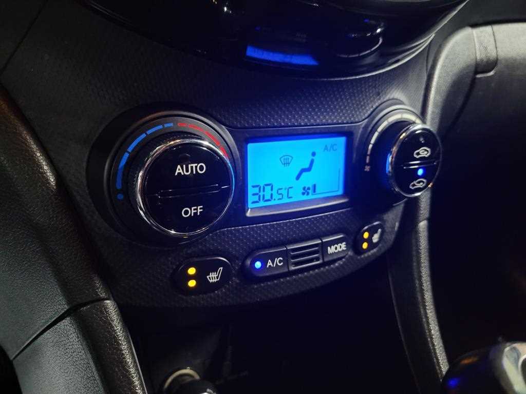 HYUNDAI Accent - Vista 11