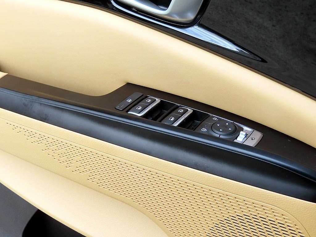 KIA Carnival - Vista 12